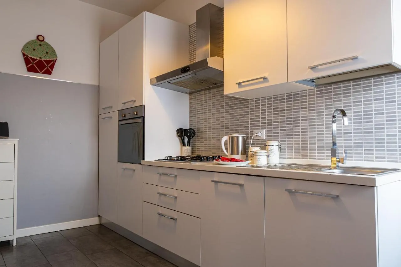 Gold Attic Apartment Ferrara 0*,